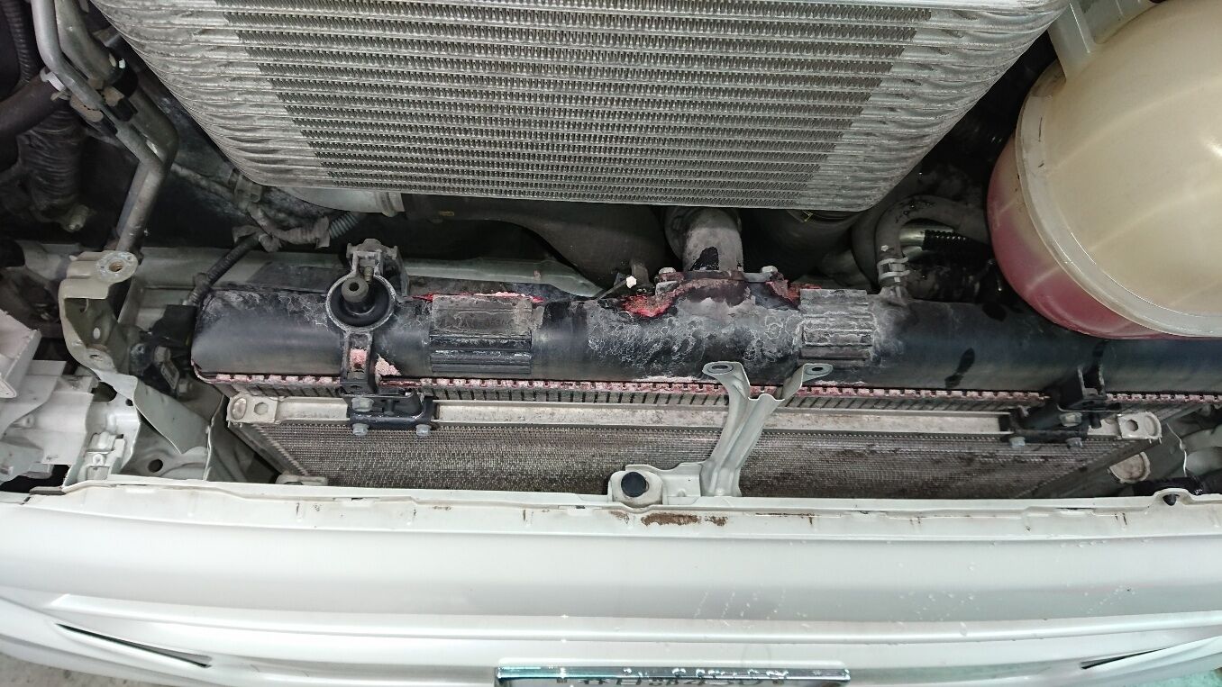 ２００系ハイエースのラジエータ交換を行いました 車検の評判が吉川で高い車工場のスタッフのブログ