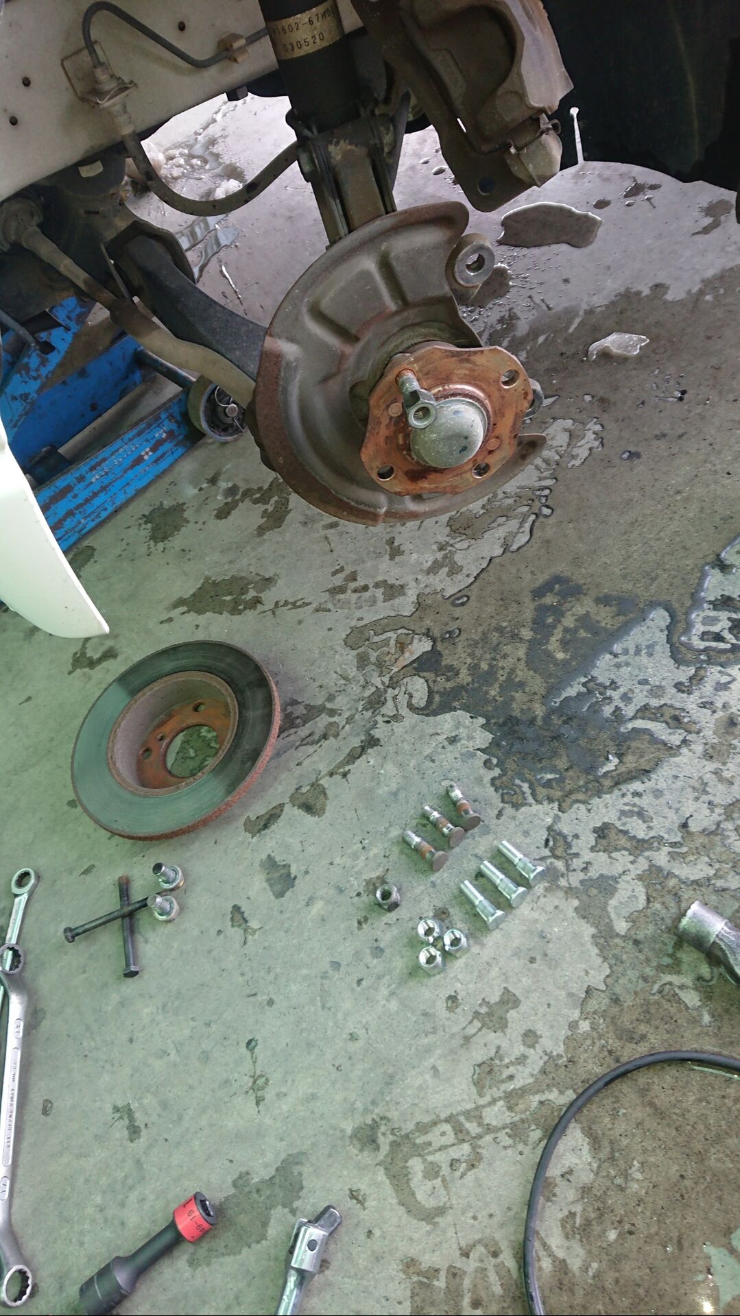 スズキ キャリーのハブボルト交換を行いました 車検の評判が吉川で高い車工場のスタッフのブログ